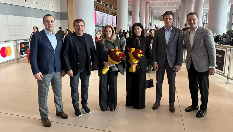 Hagi ve Popescu’nun İstanbul'daki Büyülü Buluşması: Futbol Tutkusu Yeniden Canlanıyor