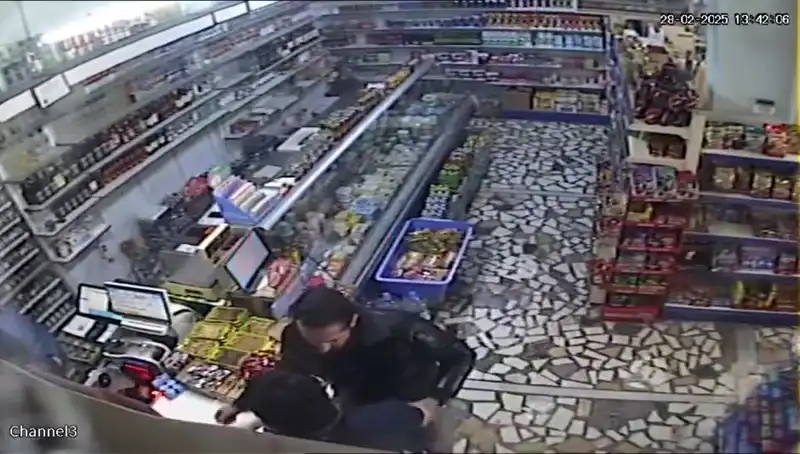 Cezaevi Firarisi Markette Dehşet Saçtı: Bıçakla Mermer Fırlatma Anları