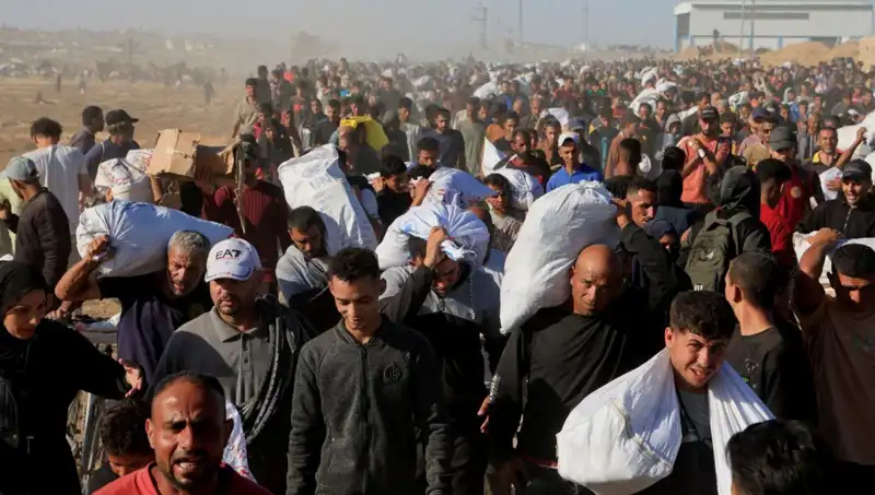 İsrail Ordusu Han Yunus'a Kuşatma İlan Etti: 15 Kilometrelik Koridor Açıldı
